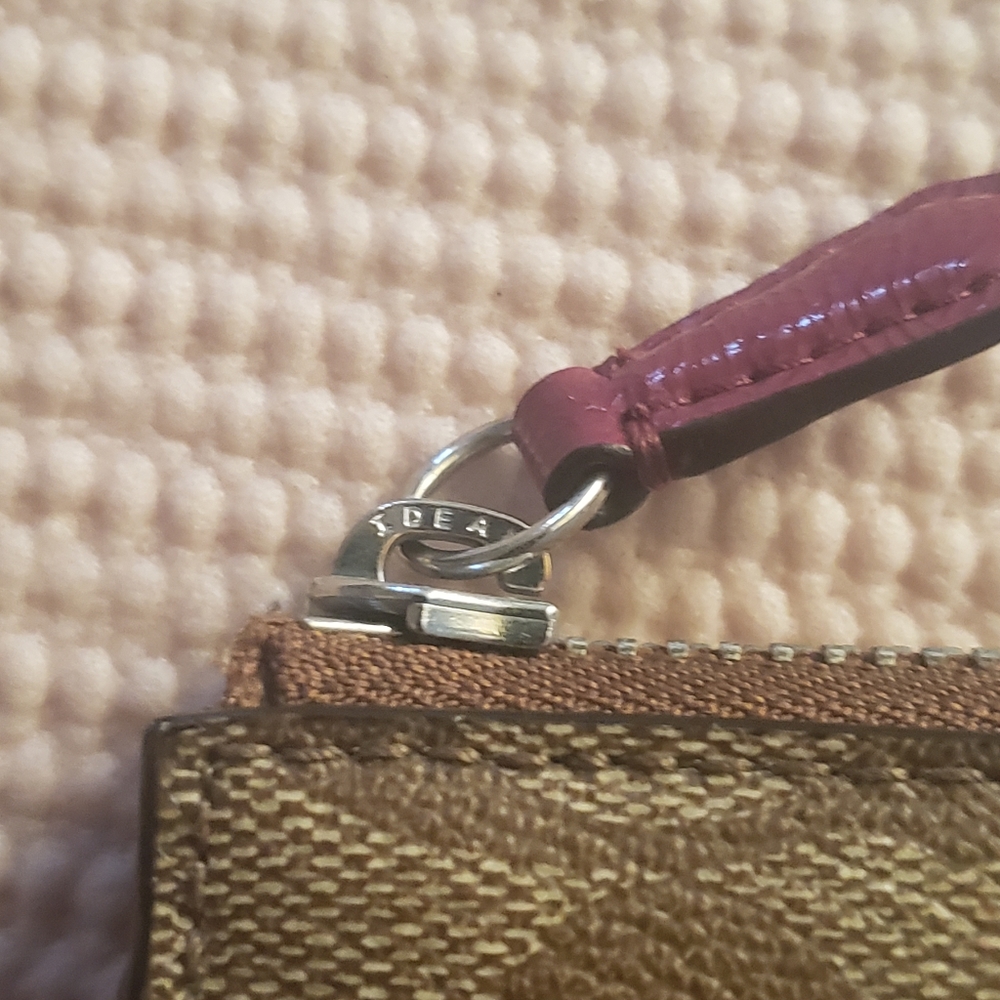 SOLD - Coach Large Peyton Signature Slim Accordion Zip Zippy Wallet - Picture 6 of 14